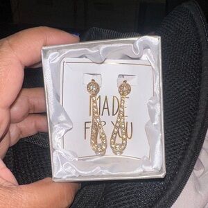 Chic Gold Teardrop Earrings